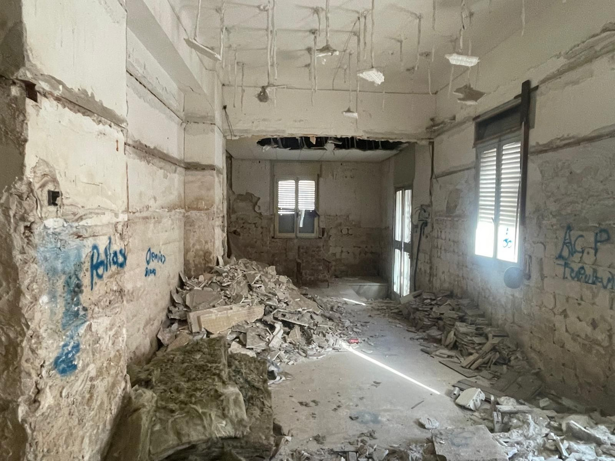 For sale - 4 Bedroom 2 Bathroom House - Semi-Detached House in Dolores - Dolores Centro  - Alicante