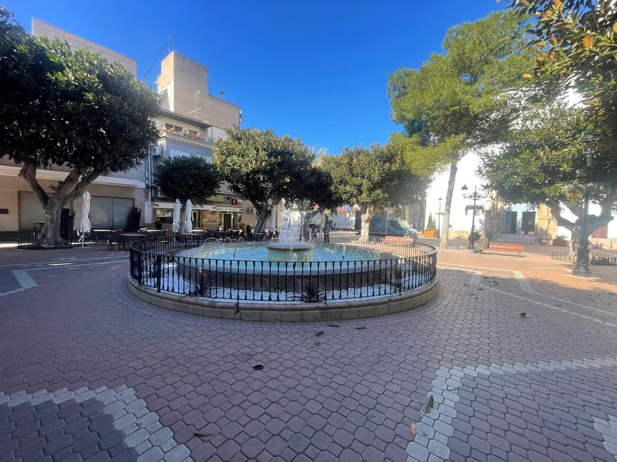 For sale - 4 Bedroom 2 Bathroom House - Semi-Detached House in Dolores - Dolores Centro  - Alicante