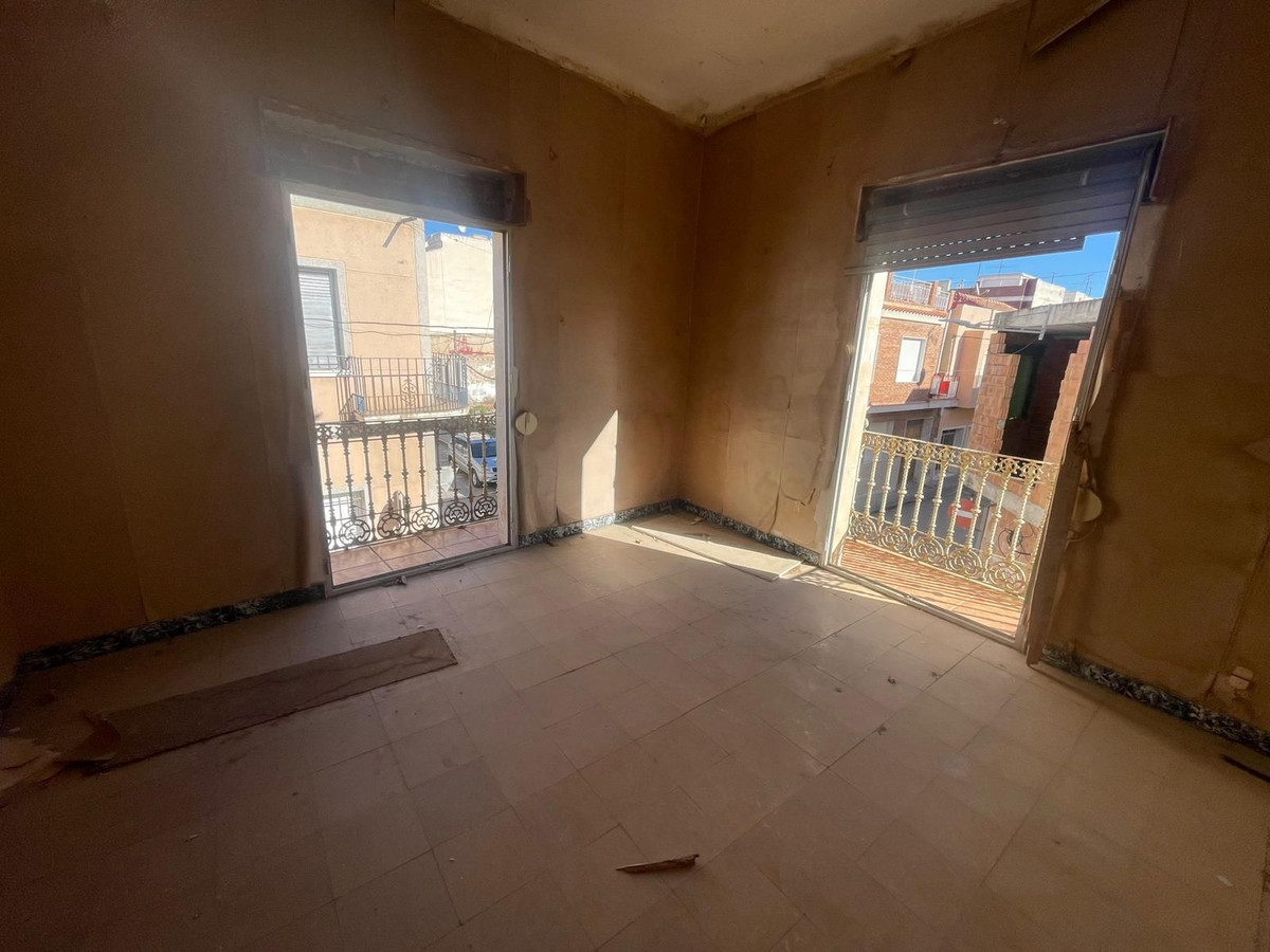 For sale - 4 Bedroom 2 Bathroom House - Semi-Detached House in Dolores - Dolores Centro  - Alicante