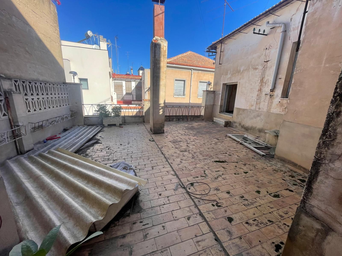 For sale - 4 Bedroom 2 Bathroom House - Semi-Detached House in Dolores - Dolores Centro  - Alicante