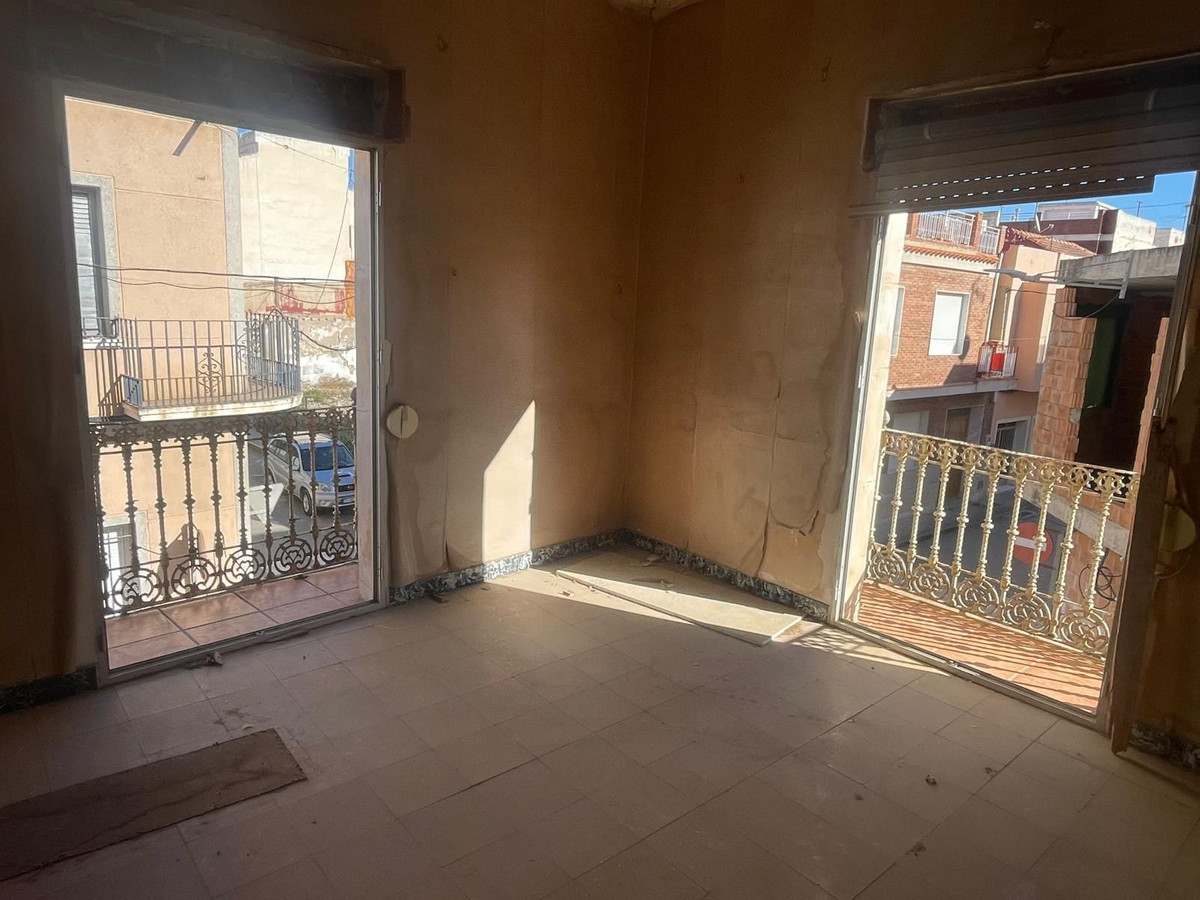For sale - 4 Bedroom 2 Bathroom House - Semi-Detached House in Dolores - Dolores Centro  - Alicante