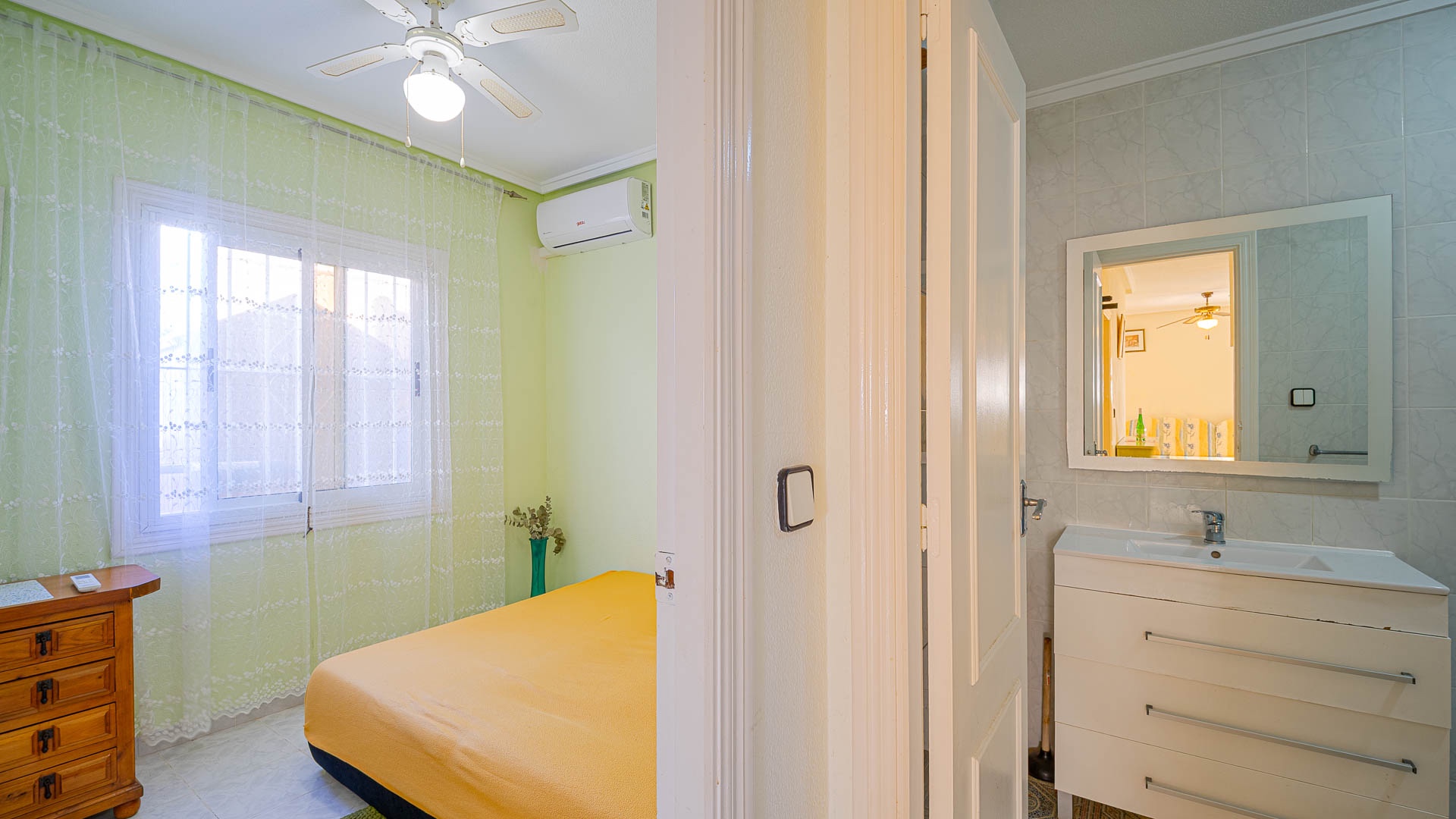 For sale - 2 Bedroom 1 Bathroom Apartament in Punta Prima - Punta Prima  - Alicante