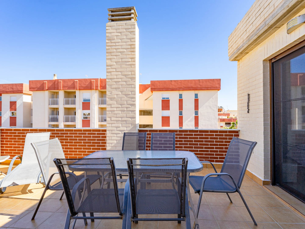 3 Bedroom 2 Bathroom Penthouse in Lomas de Cabo Roig