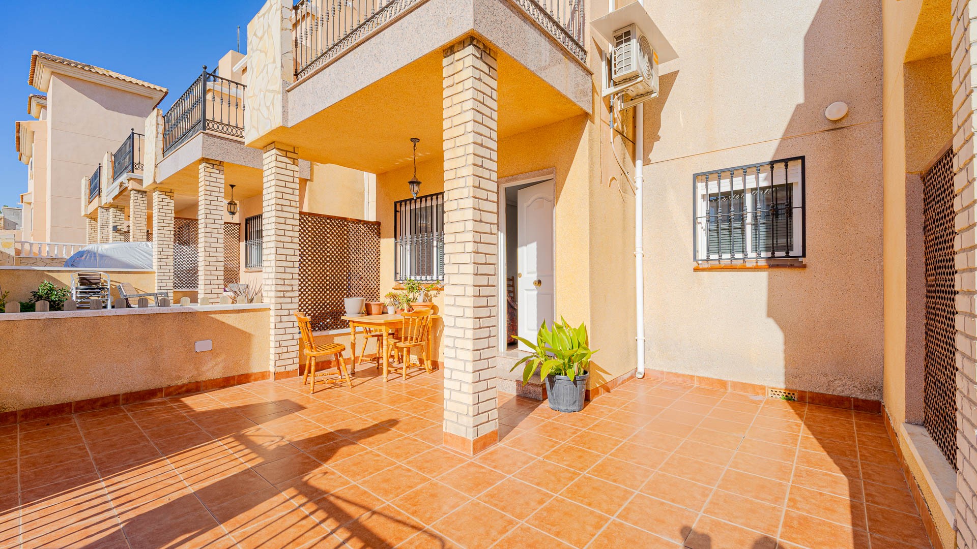 For sale - 2 Bedroom 1 Bathroom Townhouse in Punta Prima - Punta Prima  - Alicante