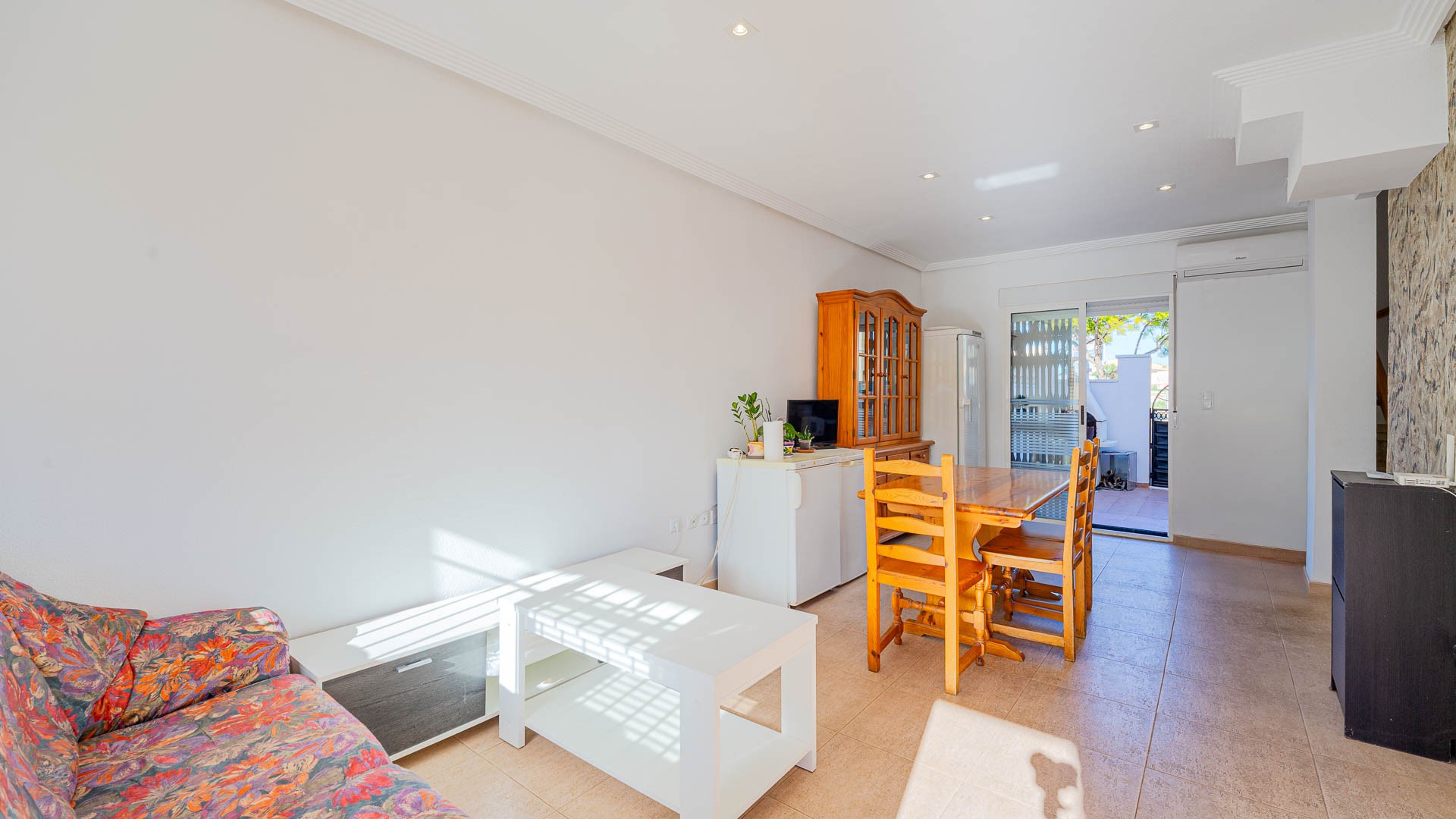 For sale - 2 Bedroom 1 Bathroom Townhouse in Punta Prima - Punta Prima  - Alicante