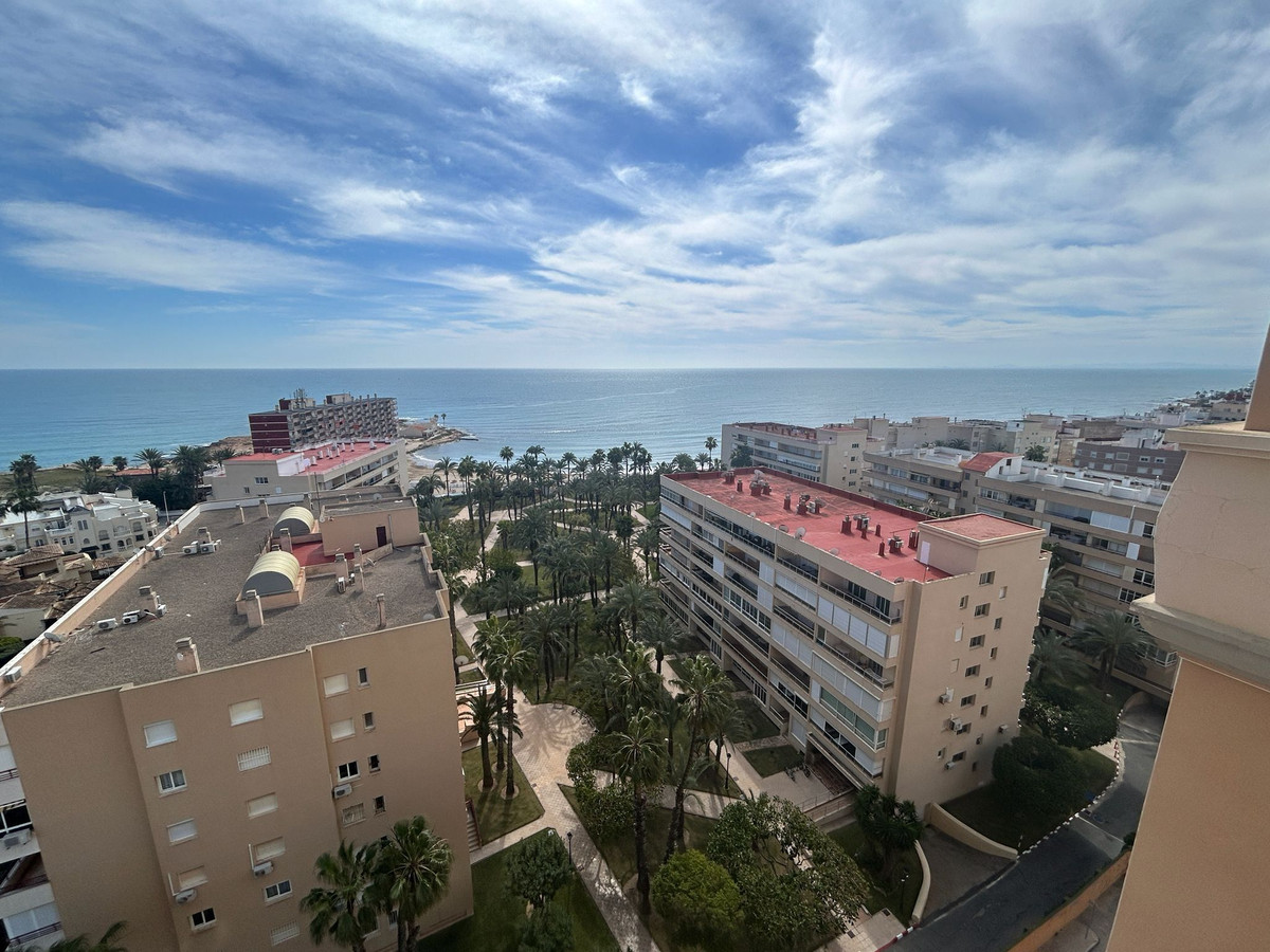 For sale - 3 Bedroom 2 Bathroom Apartment - Middle Floor Apartment in Torrevieja - Torrevieja Centro  - Alicante