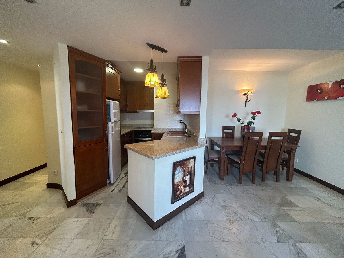 For sale - 3 Bedroom 2 Bathroom Apartment - Middle Floor Apartment in Torrevieja - Torrevieja Centro  - Alicante