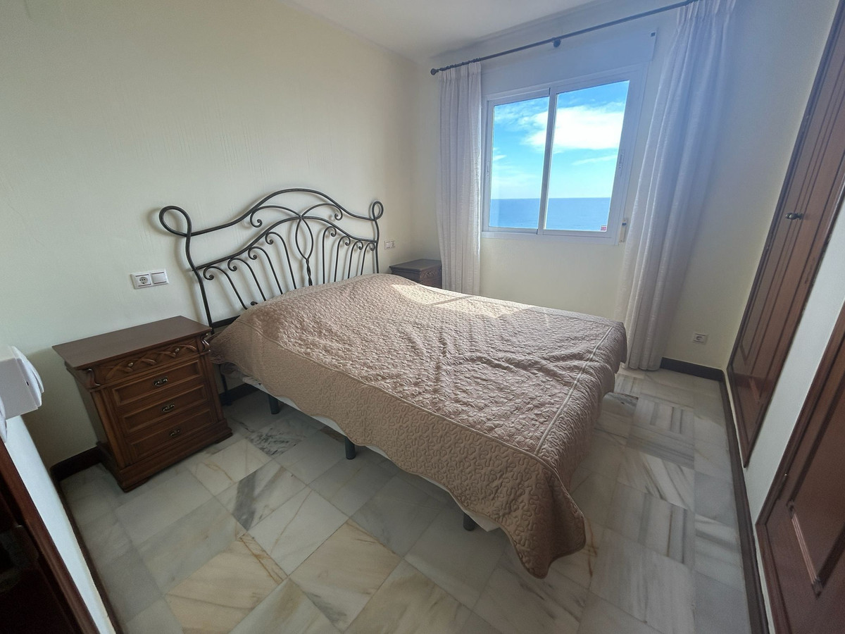 For sale - 3 Bedroom 2 Bathroom Apartment - Middle Floor Apartment in Torrevieja - Torrevieja Centro  - Alicante