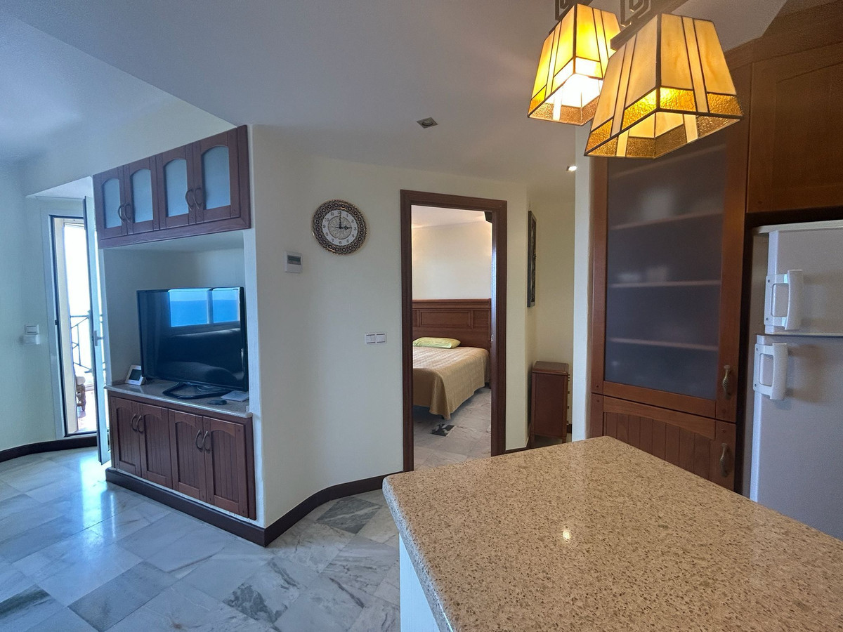 For sale - 3 Bedroom 2 Bathroom Apartment - Middle Floor Apartment in Torrevieja - Torrevieja Centro  - Alicante