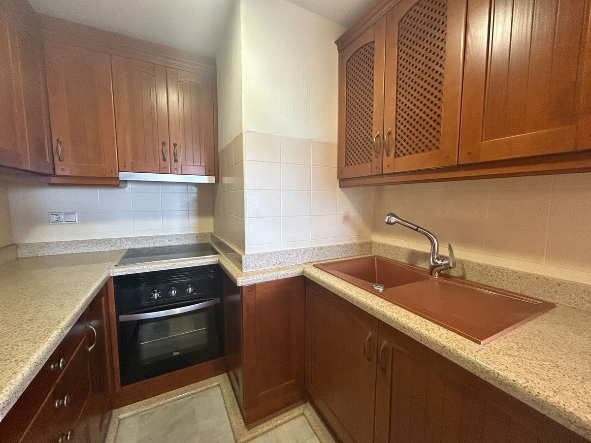 For sale - 3 Bedroom 2 Bathroom Apartment - Middle Floor Apartment in Torrevieja - Torrevieja Centro  - Alicante