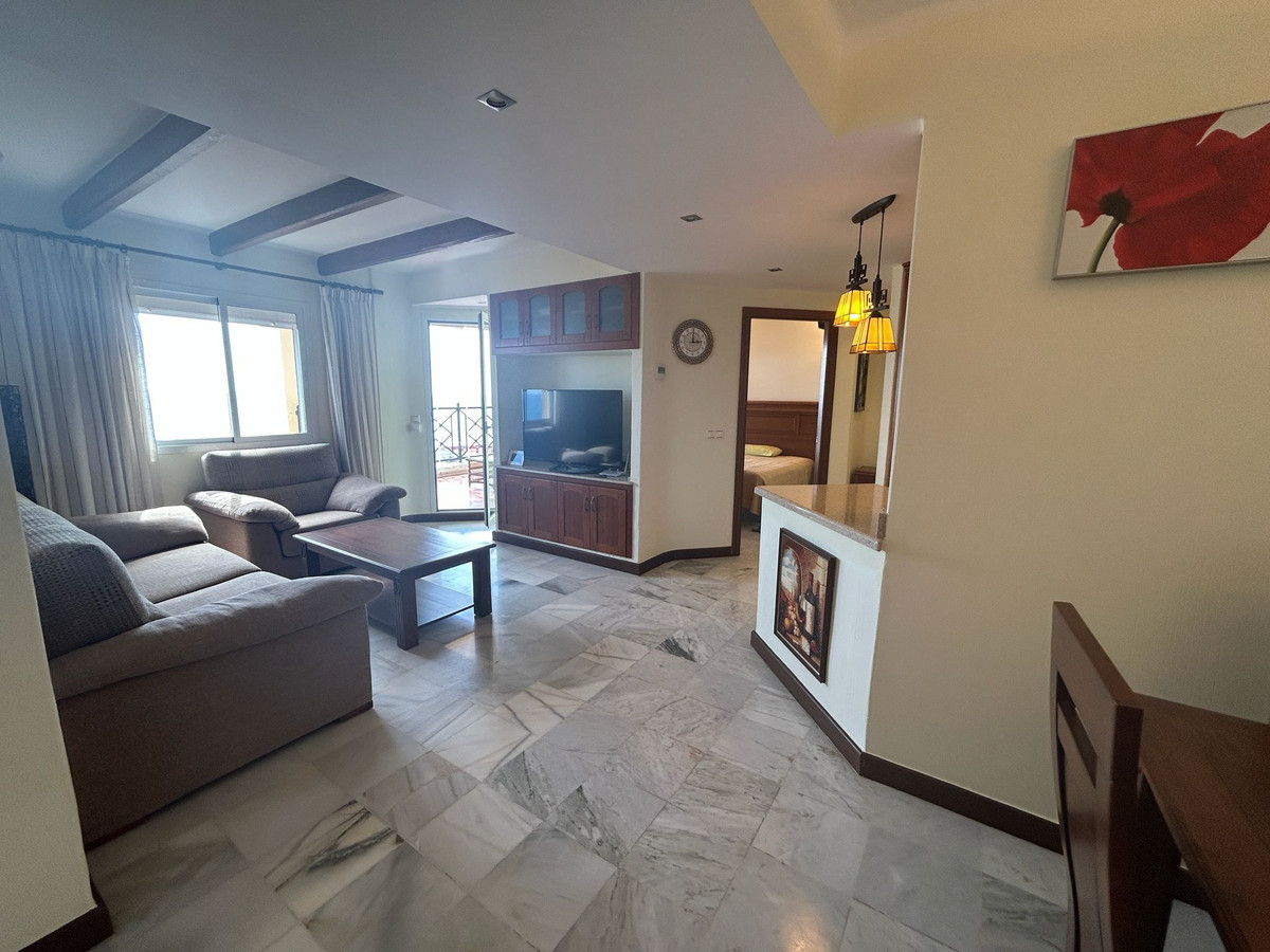 For sale - 3 Bedroom 2 Bathroom Apartment - Middle Floor Apartment in Torrevieja - Torrevieja Centro  - Alicante