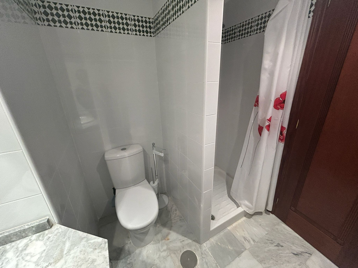 For sale - 3 Bedroom 2 Bathroom Apartment - Middle Floor Apartment in Torrevieja - Torrevieja Centro  - Alicante