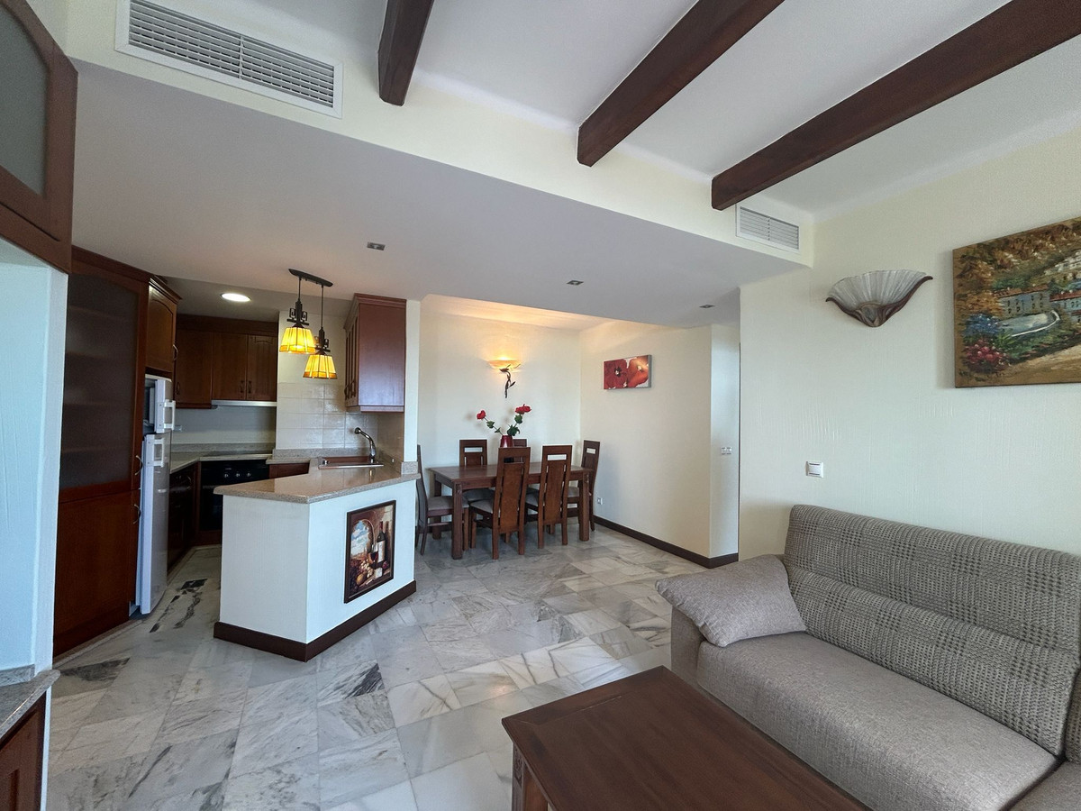 For sale - 3 Bedroom 2 Bathroom Apartment - Middle Floor Apartment in Torrevieja - Torrevieja Centro  - Alicante