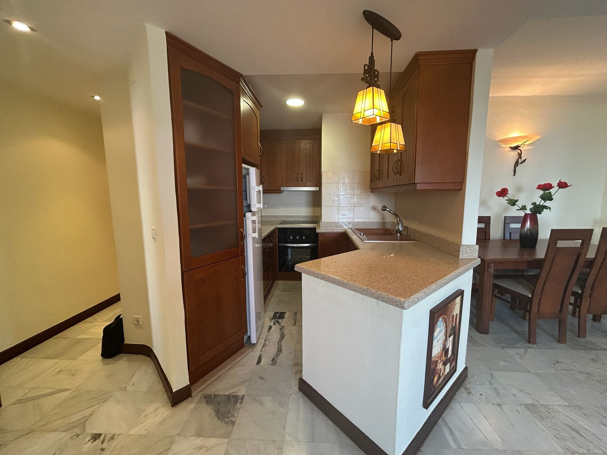 For sale - 3 Bedroom 2 Bathroom Apartment - Middle Floor Apartment in Torrevieja - Torrevieja Centro  - Alicante