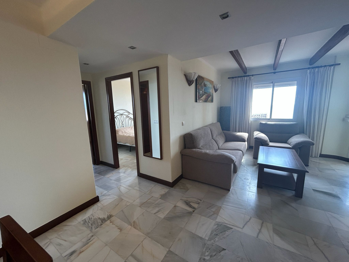 For sale - 3 Bedroom 2 Bathroom Apartment - Middle Floor Apartment in Torrevieja - Torrevieja Centro  - Alicante