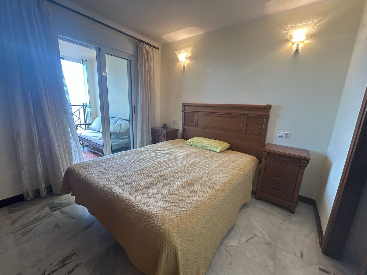 For sale - 3 Bedroom 2 Bathroom Apartment - Middle Floor Apartment in Torrevieja - Torrevieja Centro  - Alicante