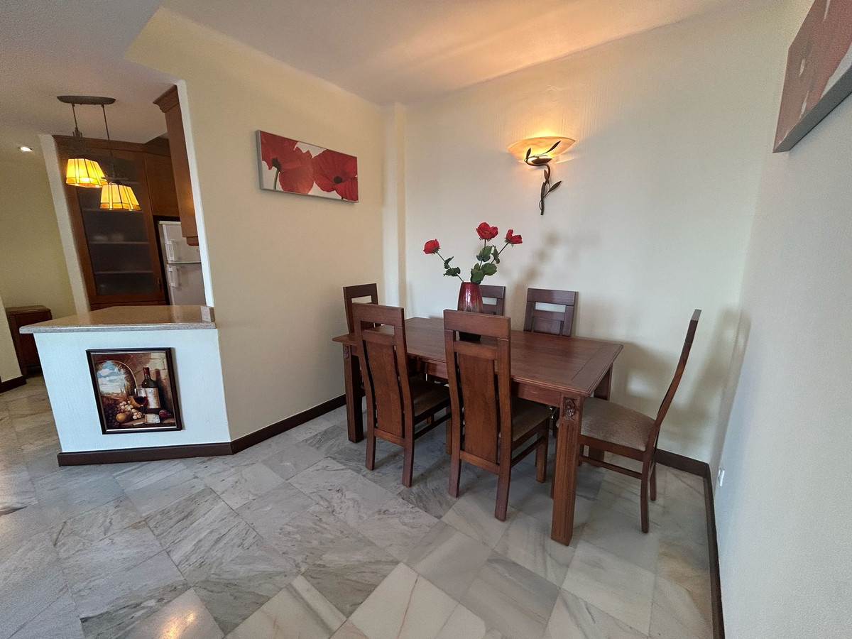 For sale - 3 Bedroom 2 Bathroom Apartment - Middle Floor Apartment in Torrevieja - Torrevieja Centro  - Alicante