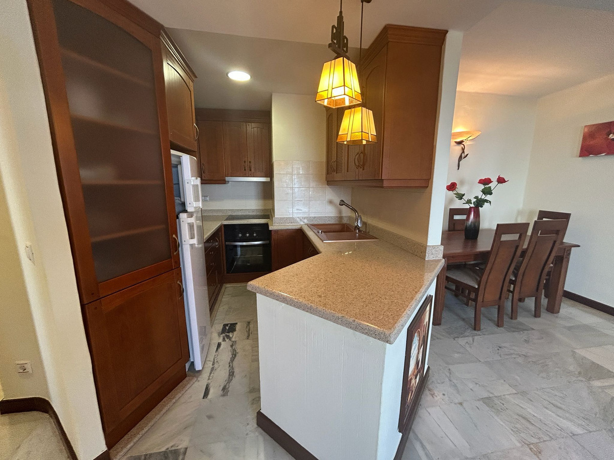 For sale - 3 Bedroom 2 Bathroom Apartment - Middle Floor Apartment in Torrevieja - Torrevieja Centro  - Alicante