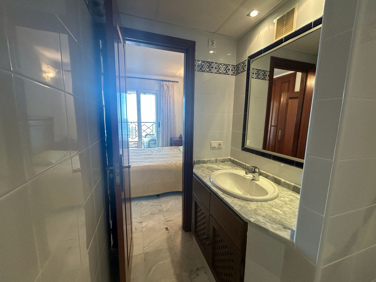 For sale - 3 Bedroom 2 Bathroom Apartment - Middle Floor Apartment in Torrevieja - Torrevieja Centro  - Alicante