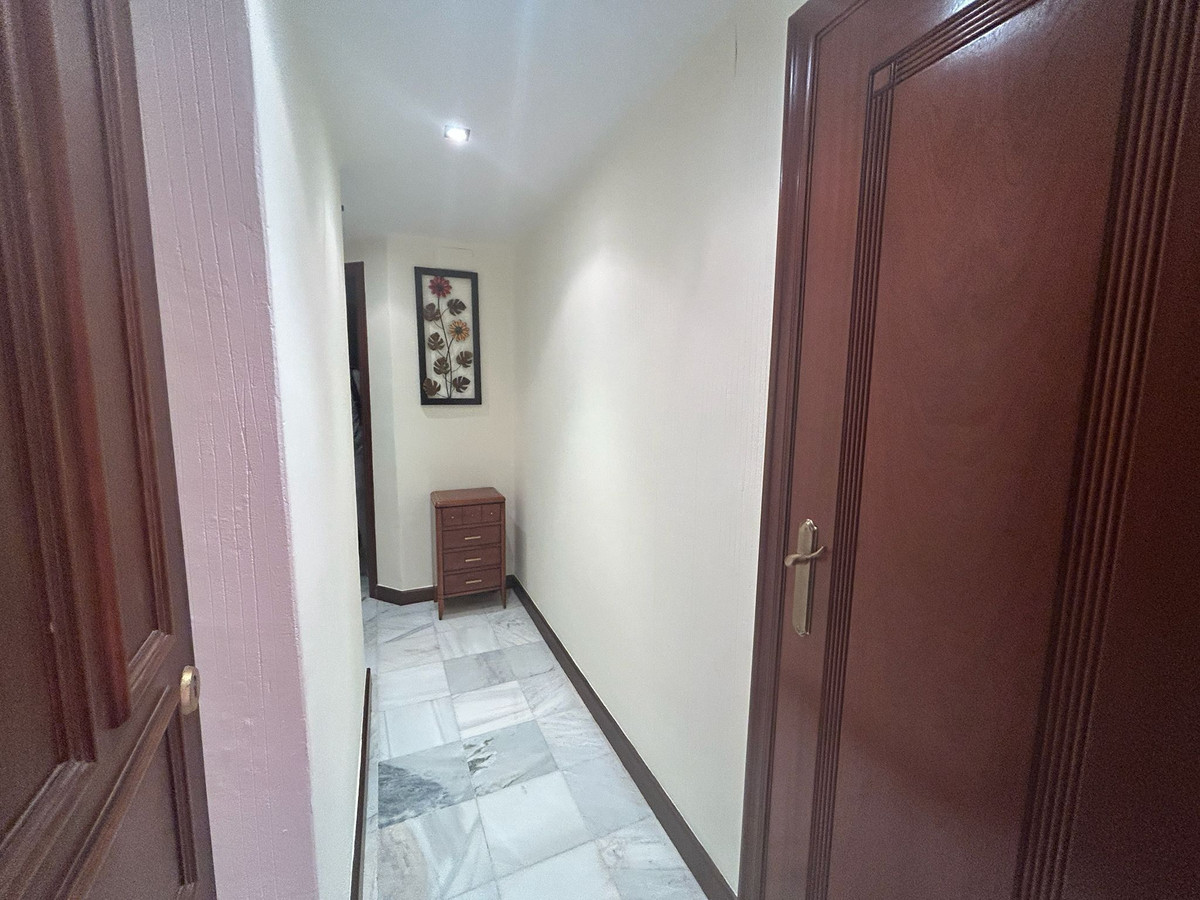 For sale - 3 Bedroom 2 Bathroom Apartment - Middle Floor Apartment in Torrevieja - Torrevieja Centro  - Alicante