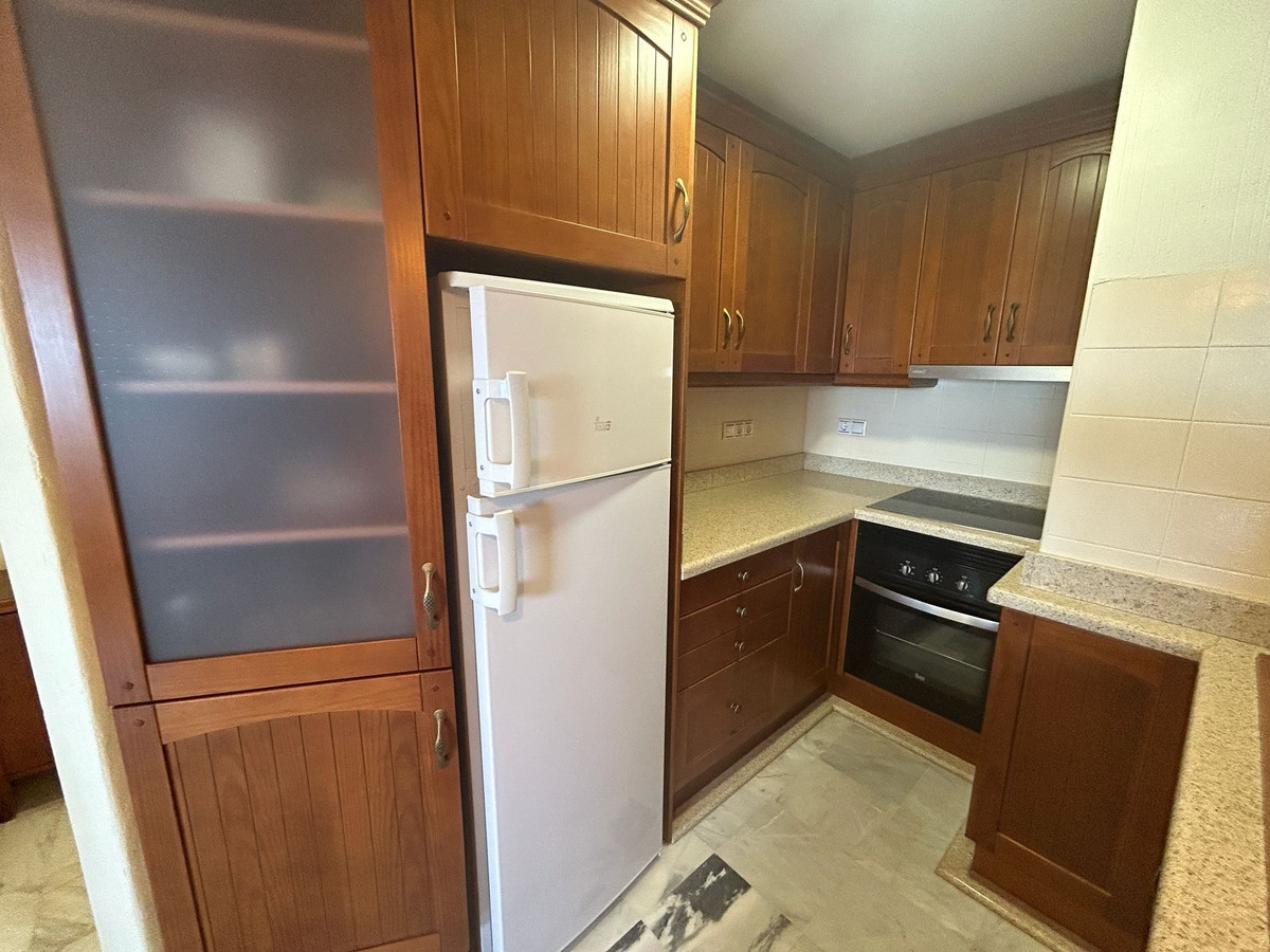 For sale - 3 Bedroom 2 Bathroom Apartment - Middle Floor Apartment in Torrevieja - Torrevieja Centro  - Alicante