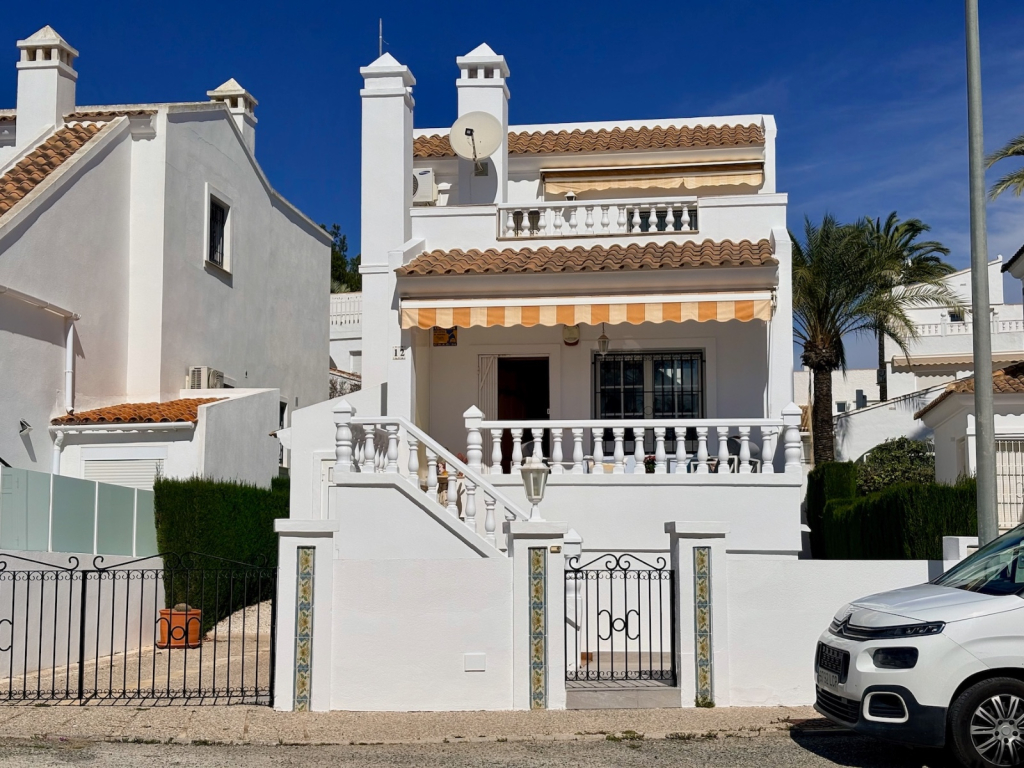 3 Bedroom 2 Bathroom Villa in Villamartin