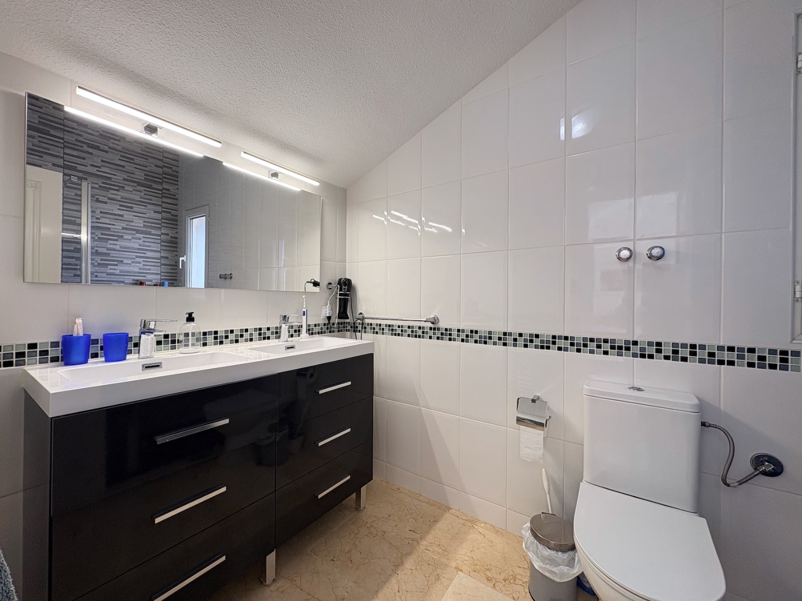 For sale - 3 Bedroom 2 Bathroom Villa in Villamartin - Villamartin  - Alicante