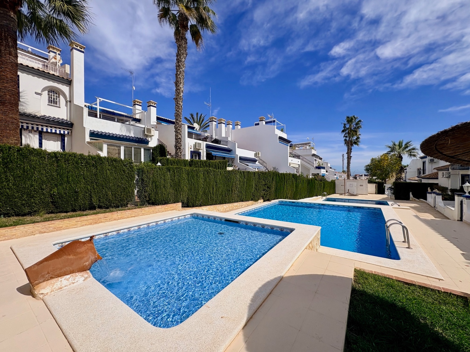 For sale - 3 Bedroom 2 Bathroom Villa in Villamartin - Villamartin  - Alicante