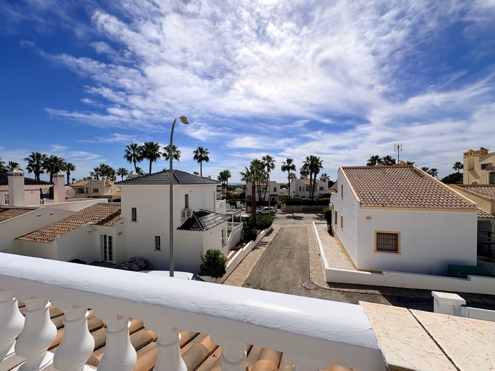 For sale - 3 Bedroom 2 Bathroom Villa in Villamartin - Villamartin  - Alicante