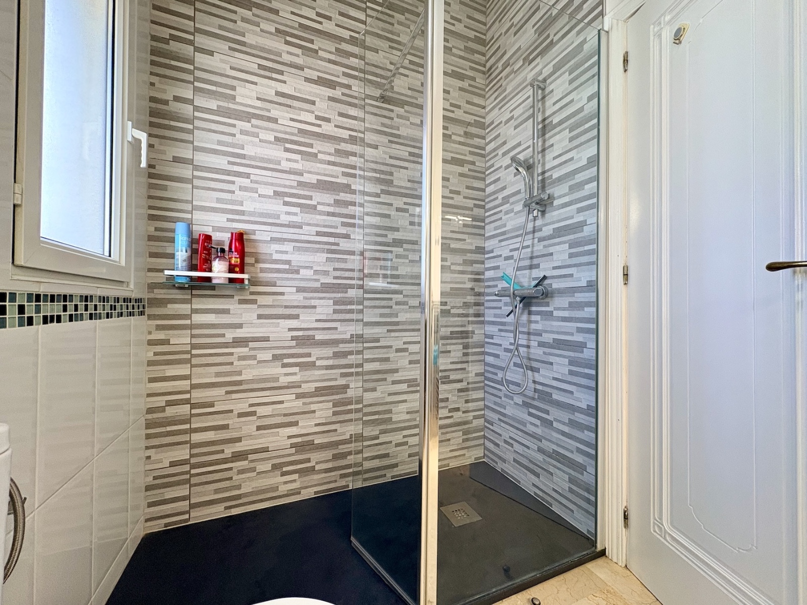 For sale - 3 Bedroom 2 Bathroom Villa in Villamartin - Villamartin  - Alicante