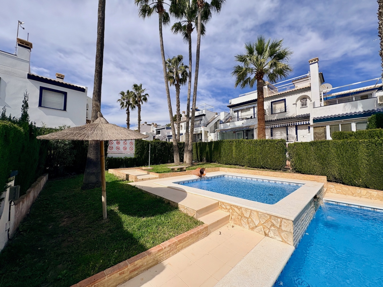 For sale - 3 Bedroom 2 Bathroom Villa in Villamartin - Villamartin  - Alicante