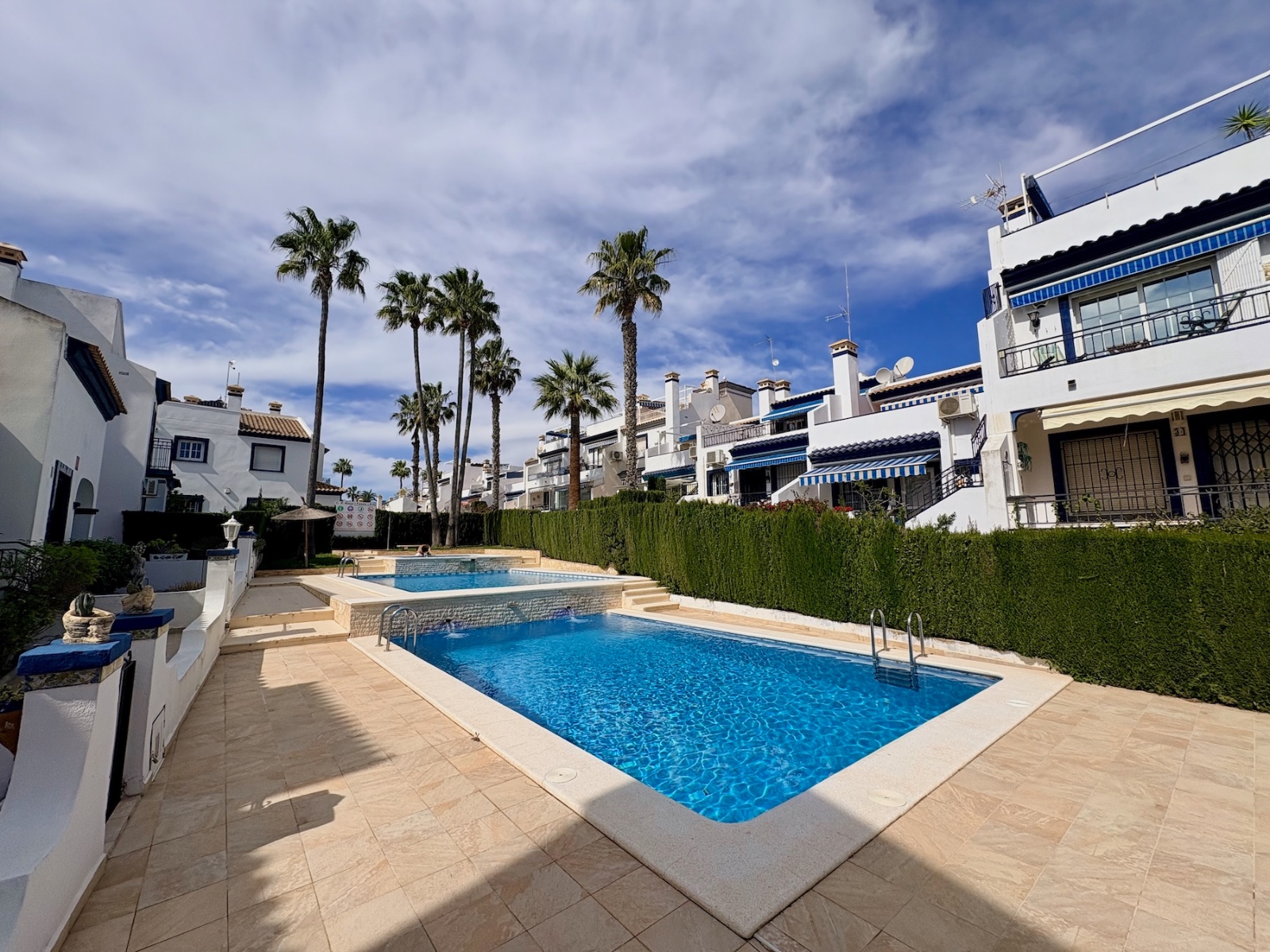 For sale - 3 Bedroom 2 Bathroom Villa in Villamartin - Villamartin  - Alicante