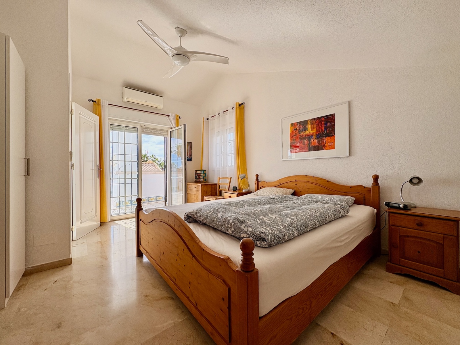 For sale - 3 Bedroom 2 Bathroom Villa in Villamartin - Villamartin  - Alicante