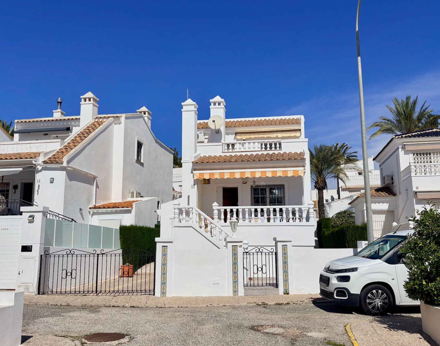 For sale - 3 Bedroom 2 Bathroom Villa in Villamartin - Villamartin  - Alicante