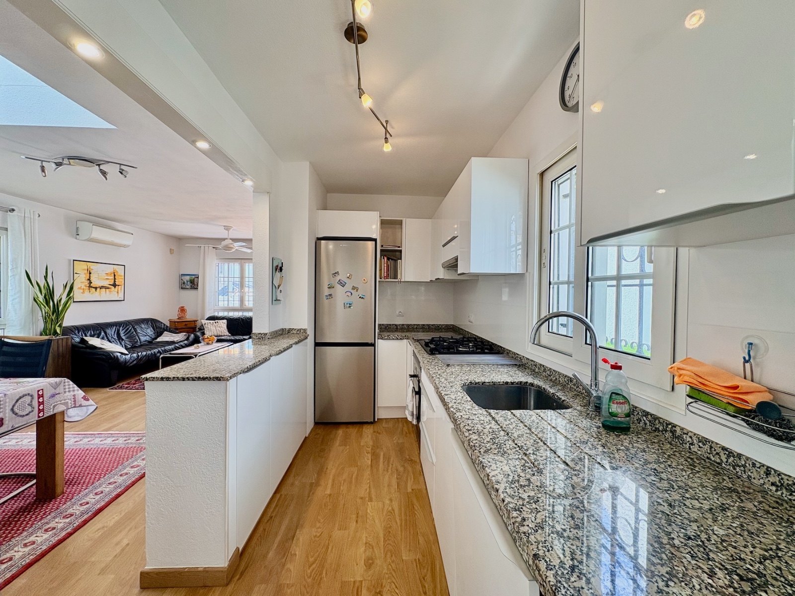 For sale - 3 Bedroom 2 Bathroom Villa in Villamartin - Villamartin  - Alicante