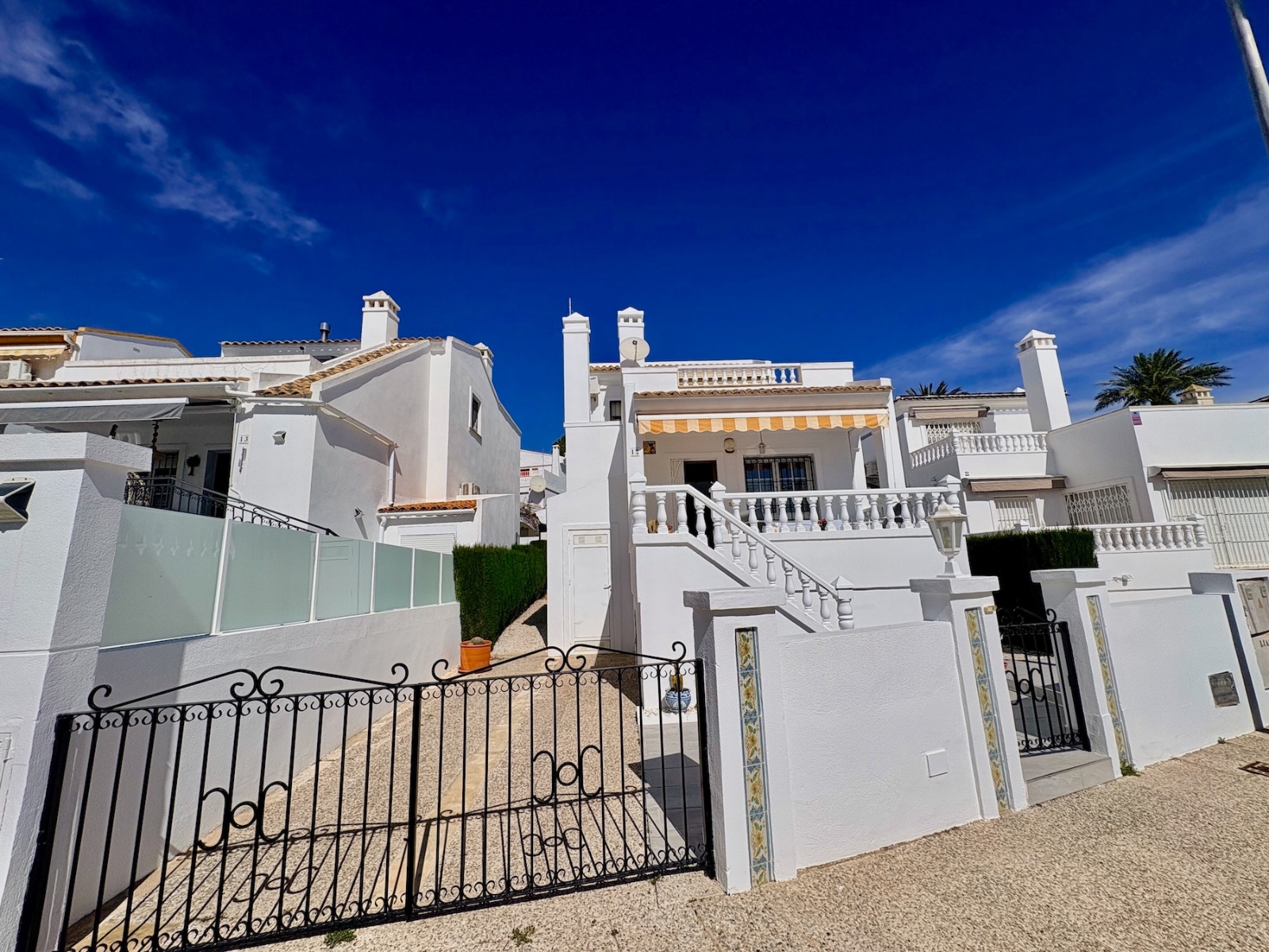 For sale - 3 Bedroom 2 Bathroom Villa in Villamartin - Villamartin  - Alicante
