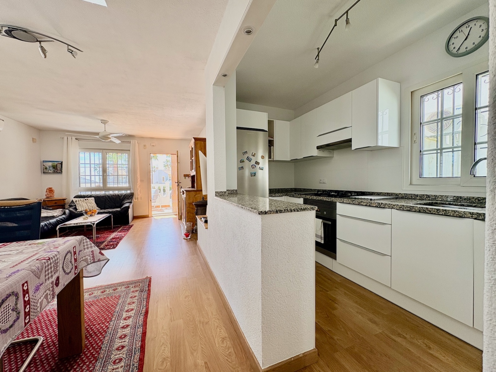 For sale - 3 Bedroom 2 Bathroom Villa in Villamartin - Villamartin  - Alicante