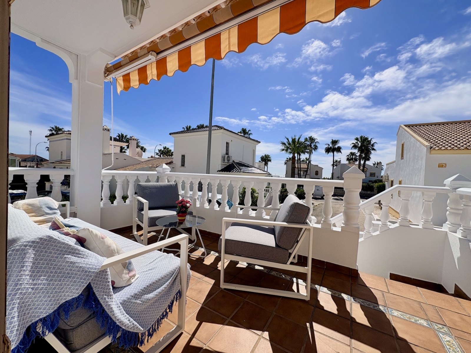 For sale - 3 Bedroom 2 Bathroom Villa in Villamartin - Villamartin  - Alicante