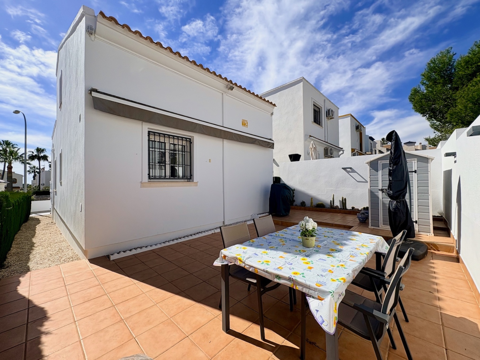 For sale - 3 Bedroom 2 Bathroom Villa in Villamartin - Villamartin  - Alicante