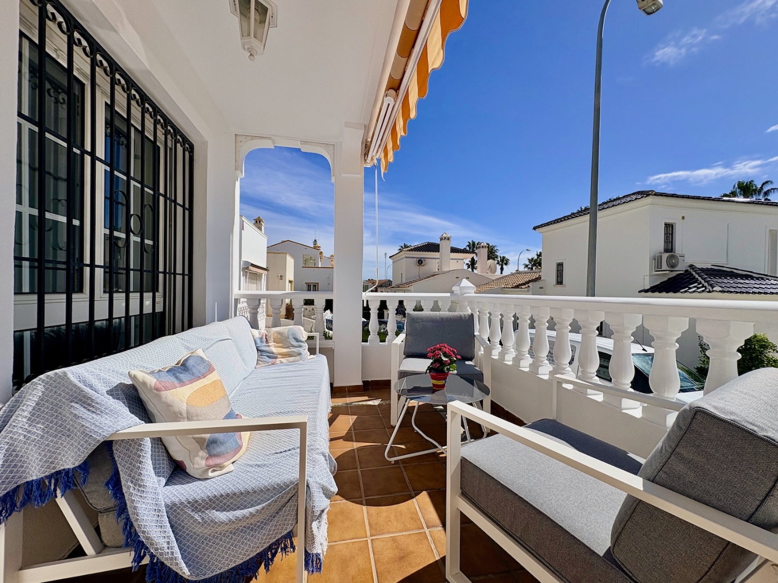 For sale - 3 Bedroom 2 Bathroom Villa in Villamartin - Villamartin  - Alicante