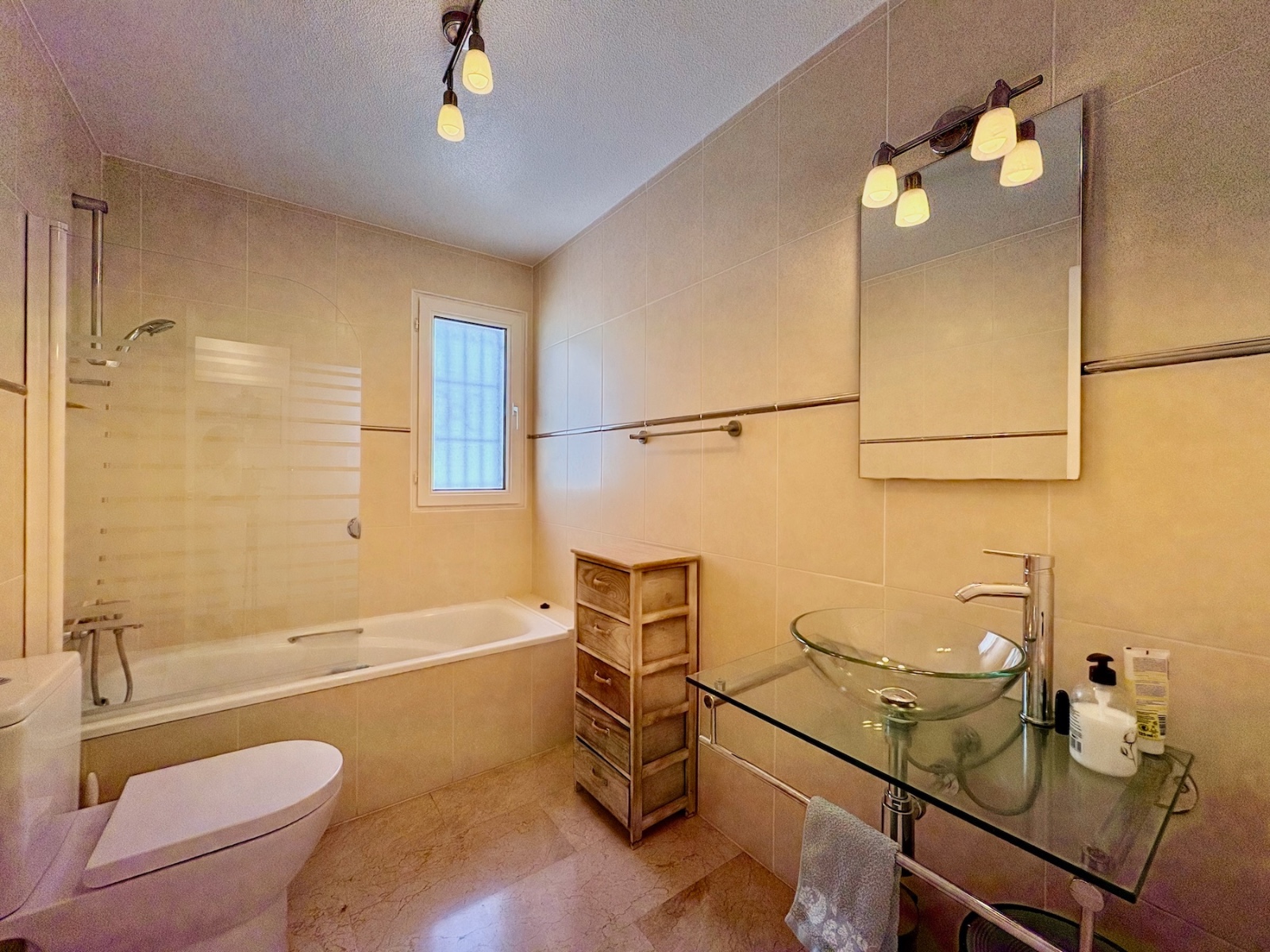 For sale - 3 Bedroom 2 Bathroom Villa in Villamartin - Villamartin  - Alicante