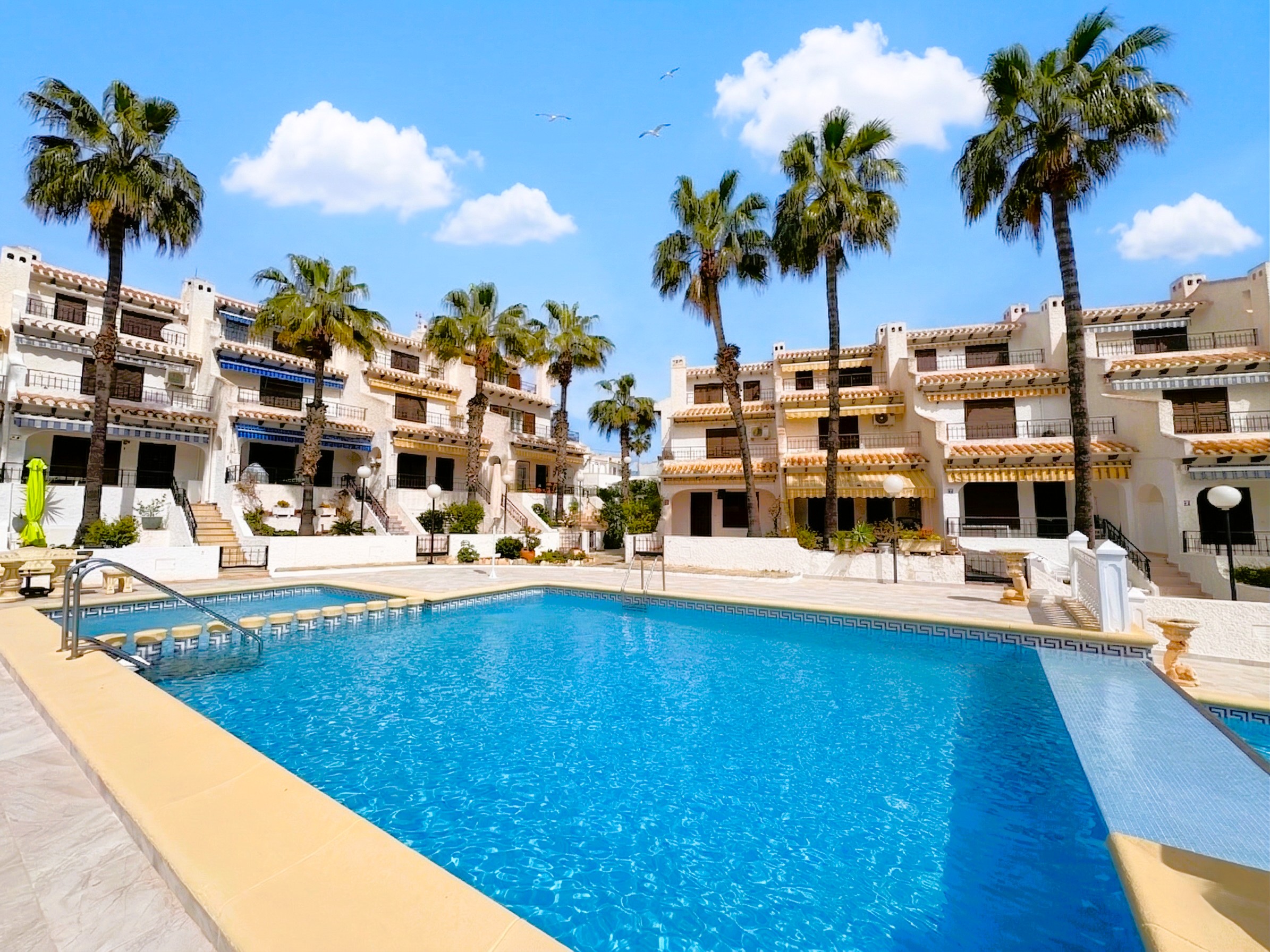 For sale - 4 Bedroom 2 Bathroom Townhouse in Cabo Roig - Cabo Roig  - Alicante