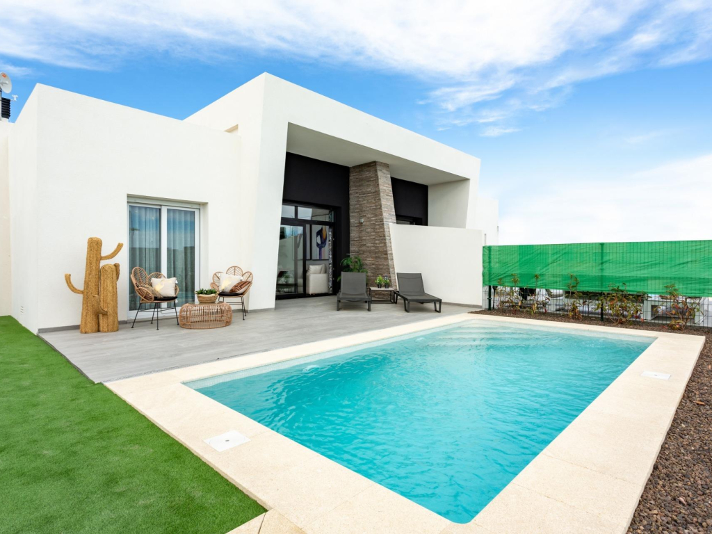 3 Bedroom 2 Bathroom Villa in Algorfa