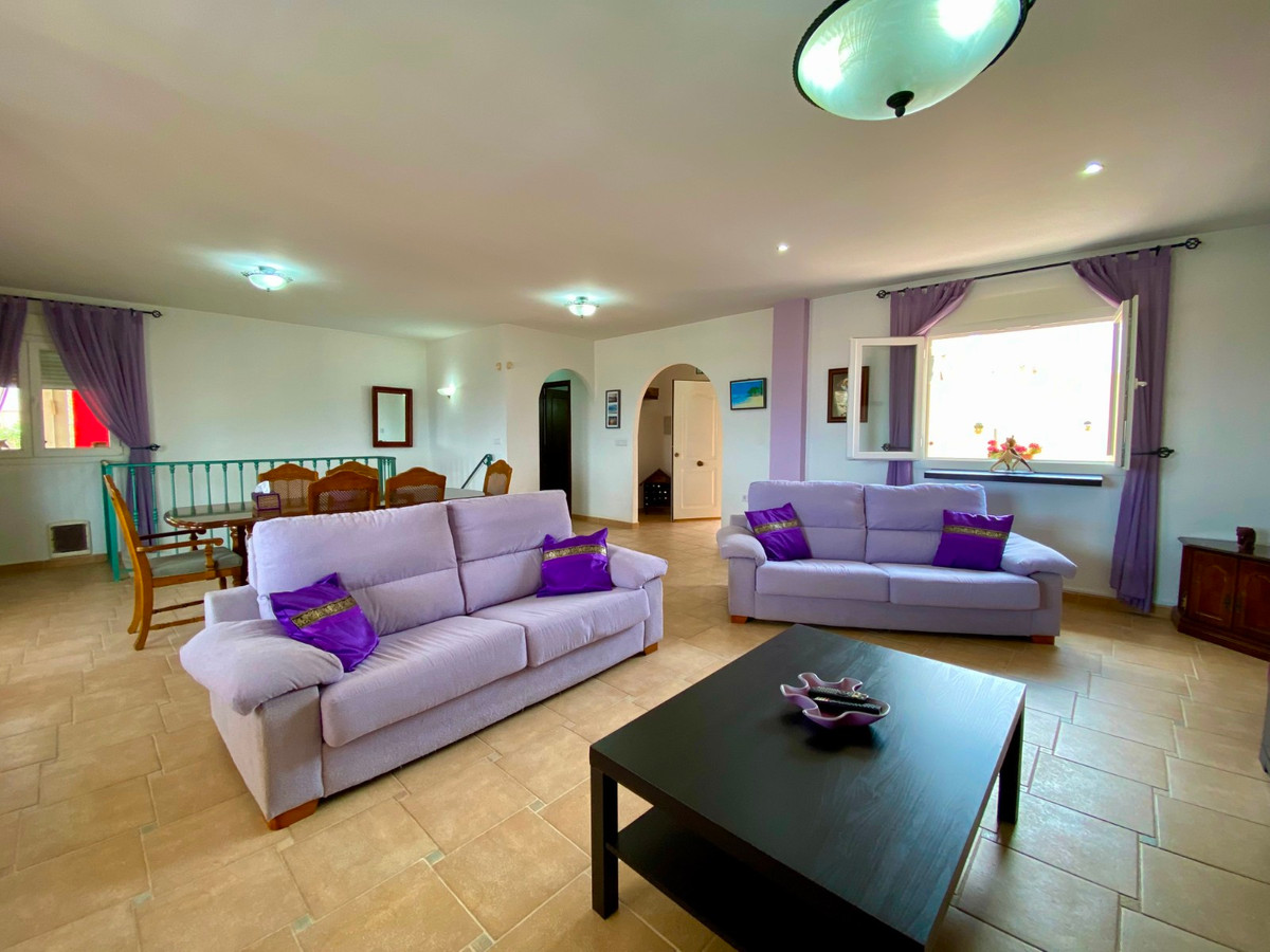 For sale - 3 Bedroom 2 Bathroom House - Detached Villa in Algorfa - Algorfa Centro  - Alicante
