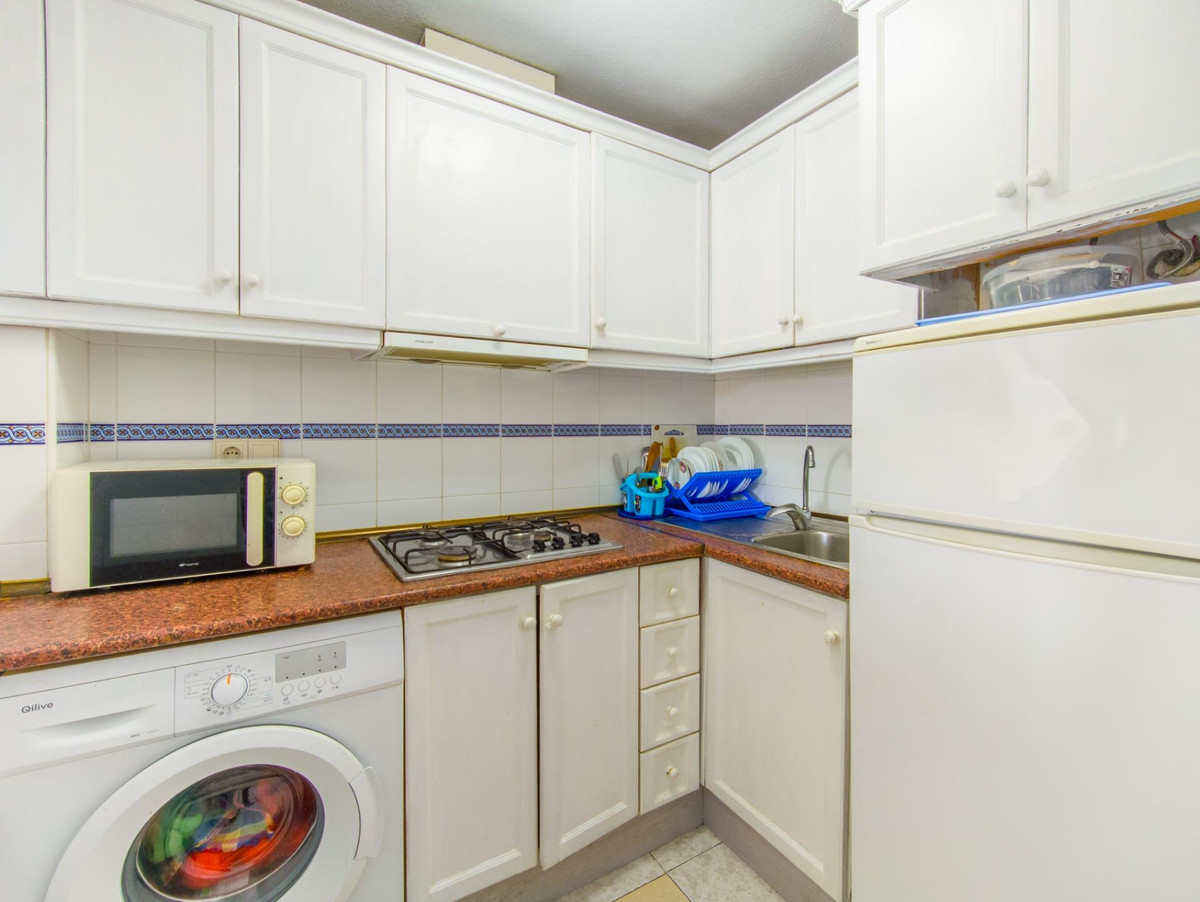 For sale - 2 Bedroom 1 Bathroom Apartment - Middle Floor Apartment in Torrevieja - Torrevieja Centro  - Alicante