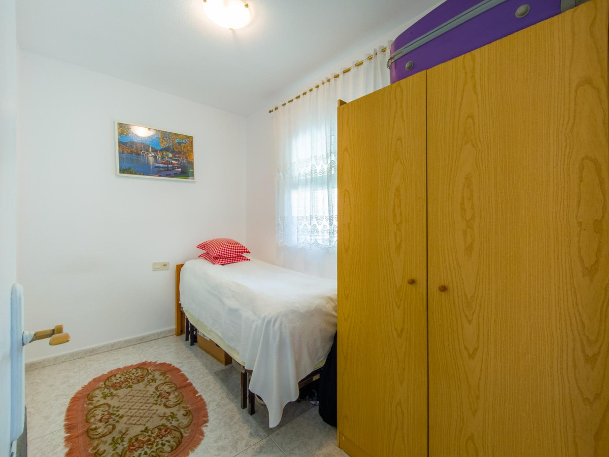 For sale - 2 Bedroom 1 Bathroom Apartment - Middle Floor Apartment in Torrevieja - Torrevieja Centro  - Alicante