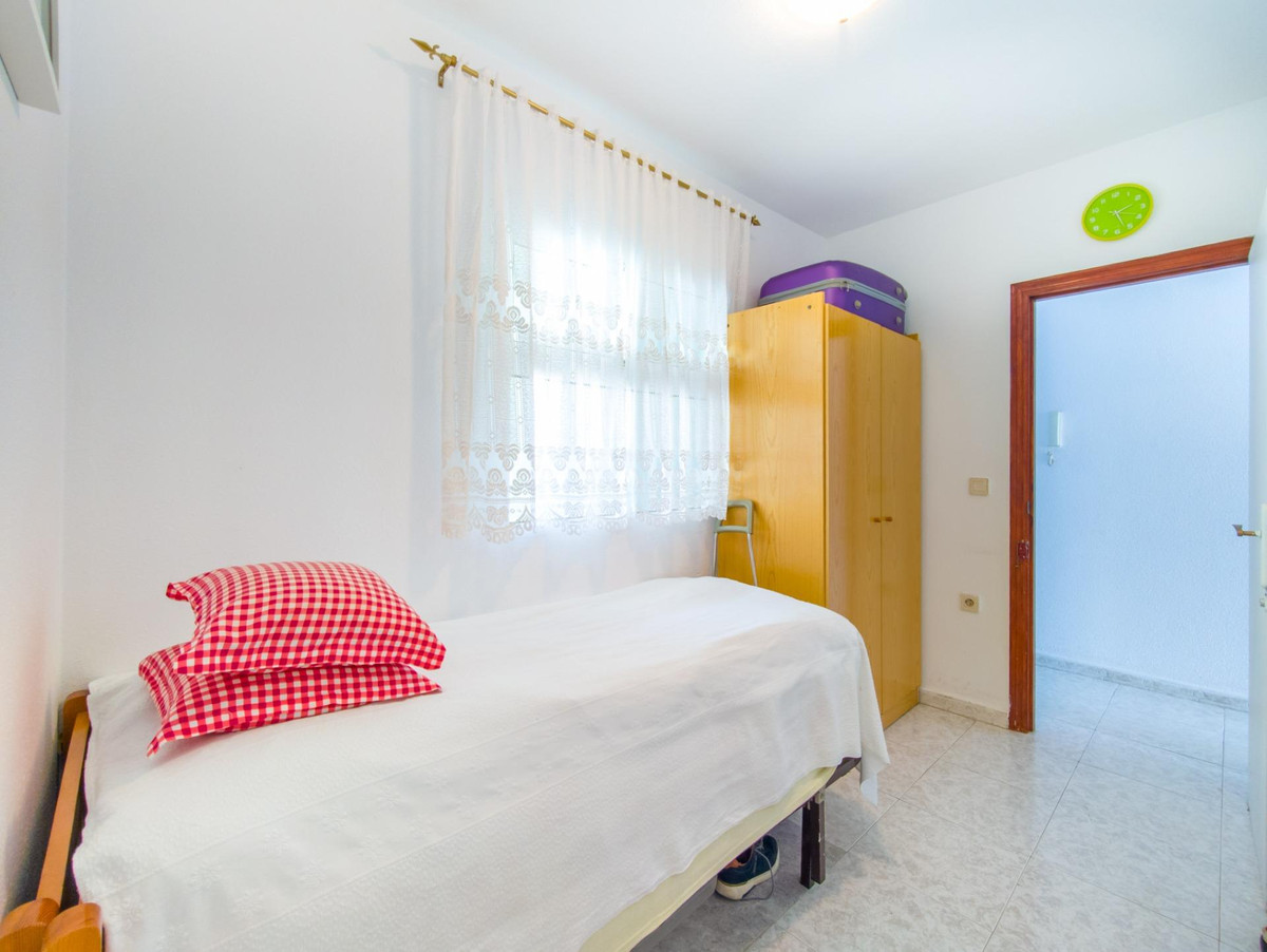 For sale - 2 Bedroom 1 Bathroom Apartment - Middle Floor Apartment in Torrevieja - Torrevieja Centro  - Alicante