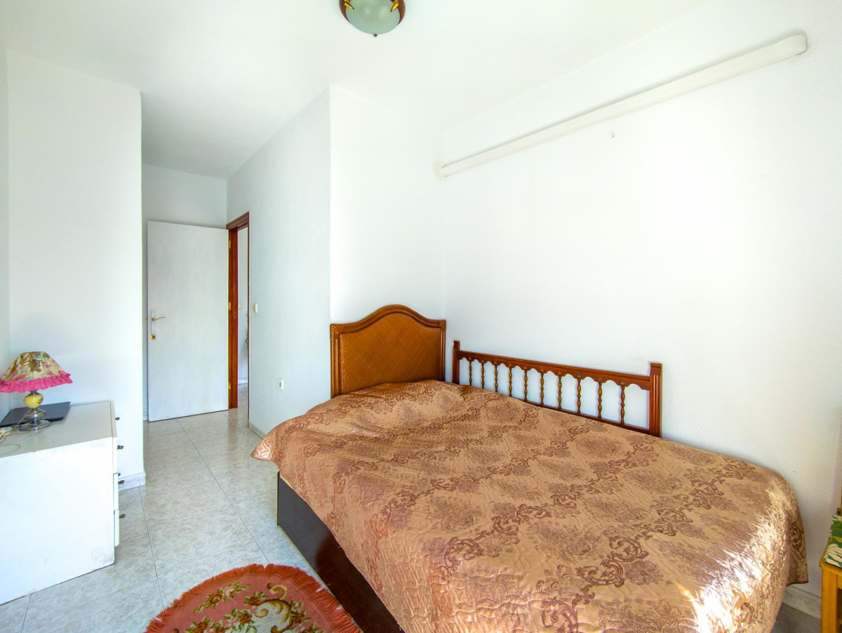 For sale - 2 Bedroom 1 Bathroom Apartment - Middle Floor Apartment in Torrevieja - Torrevieja Centro  - Alicante