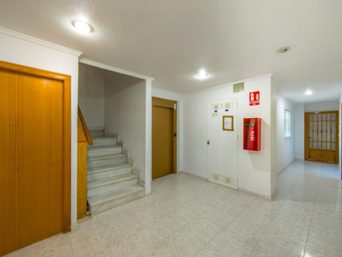 For sale - 2 Bedroom 1 Bathroom Apartment - Middle Floor Apartment in Torrevieja - Torrevieja Centro  - Alicante