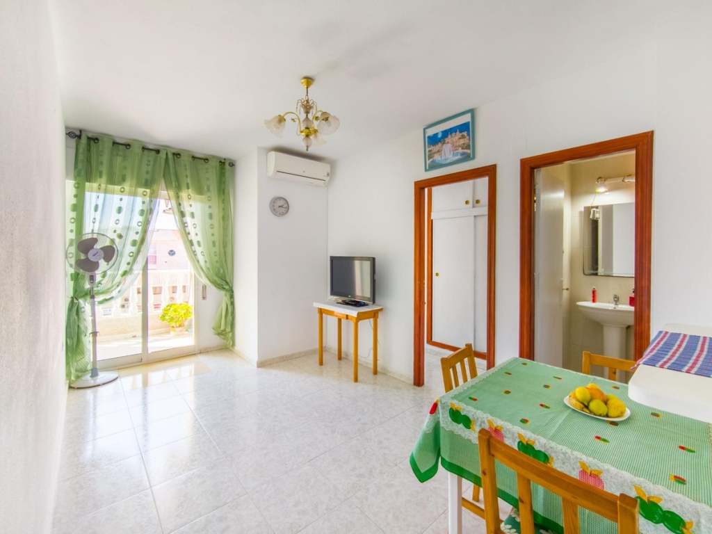 2 Bedroom 1 Bathroom Apartment - Middle Floor Apartment in Torrevieja